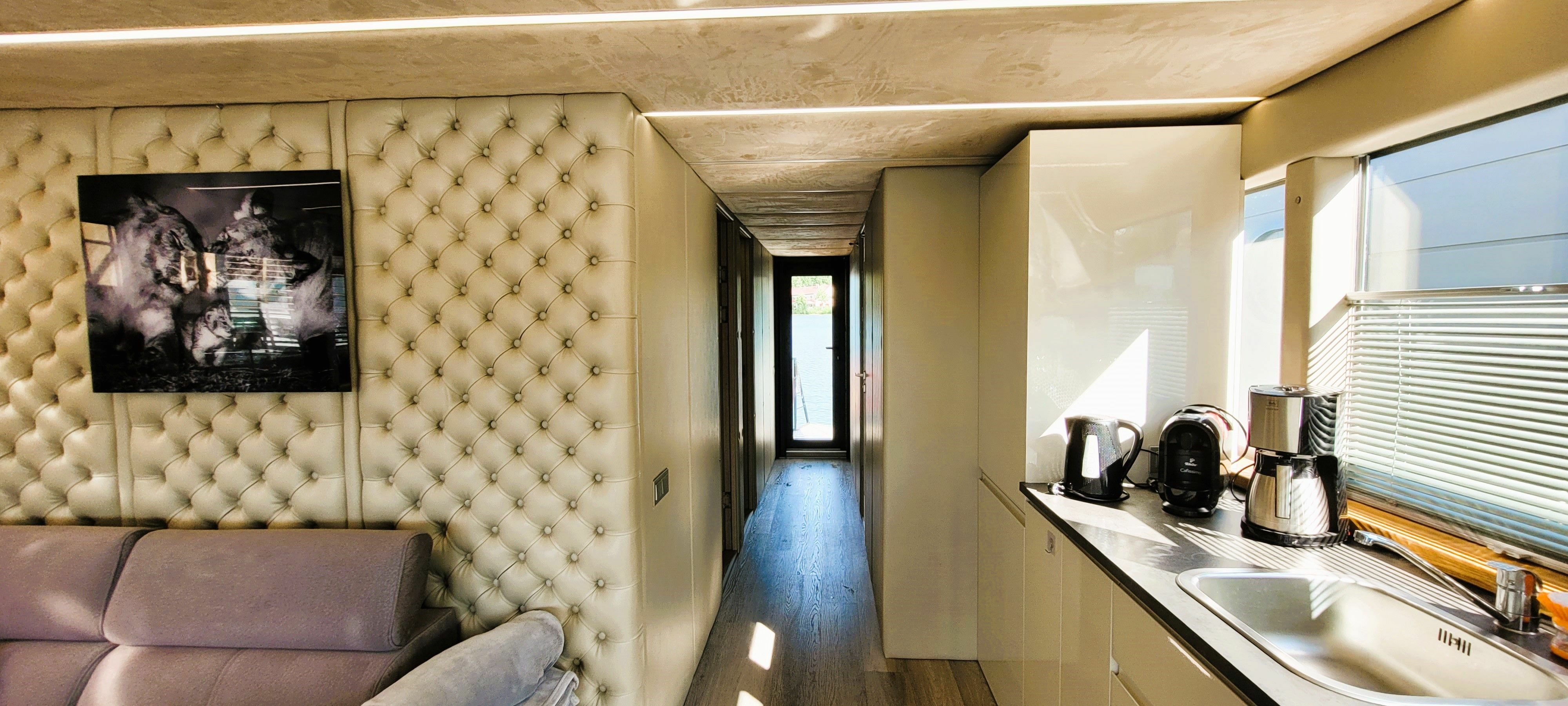 Inter Corpora Demeter 122 | Niki