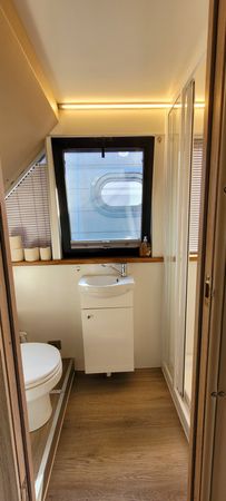 Inter Corpora Demeter 122 | Niki