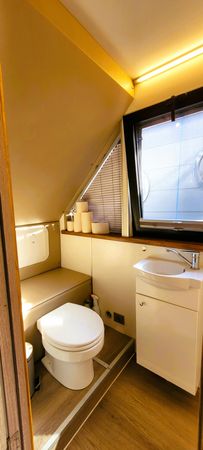 Inter Corpora Demeter 122 | Niki