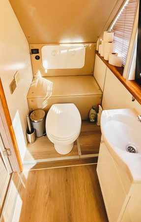 Inter Corpora Demeter 122 | Niki