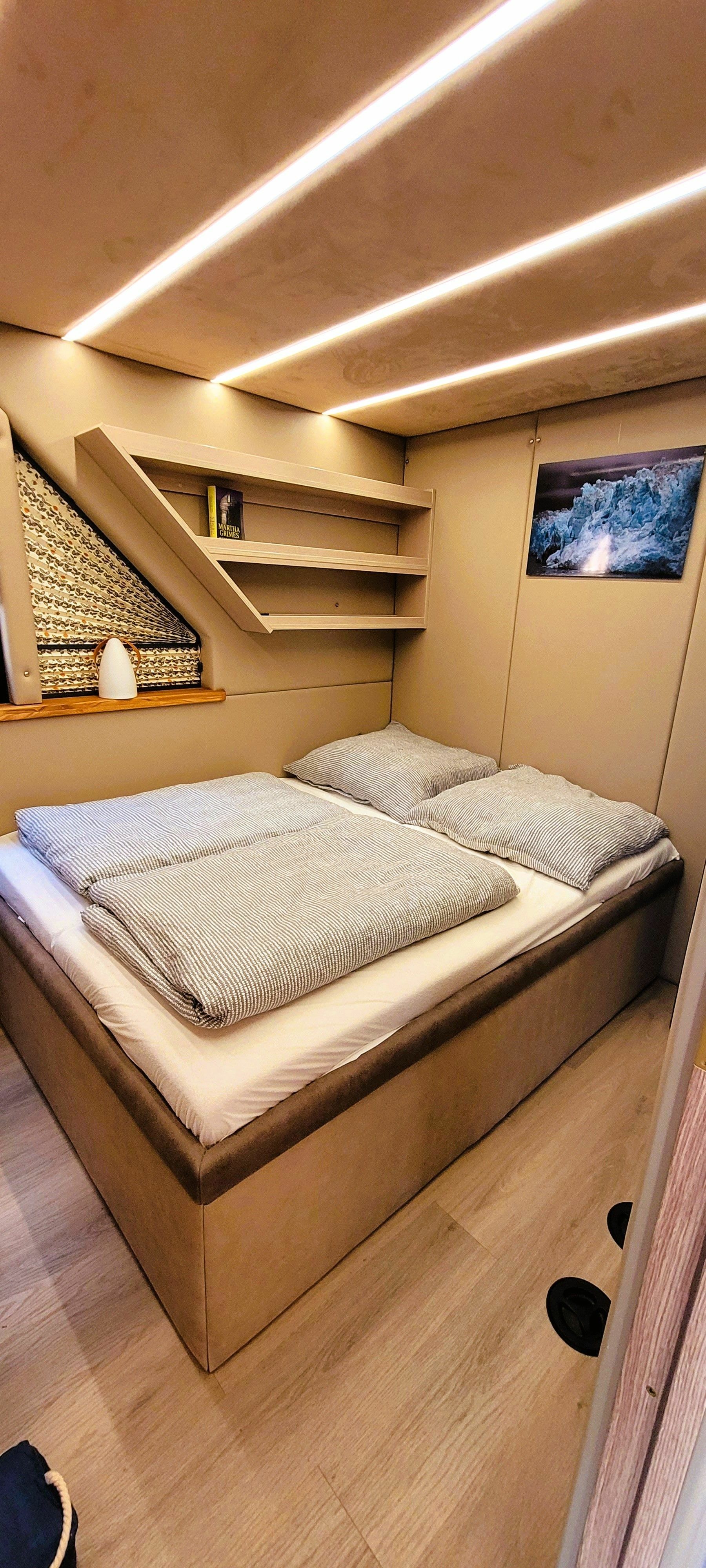 Inter Corpora Demeter 122 | Niki