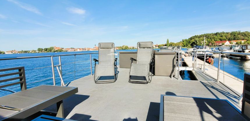 Inter Corpora Demeter 122 | Niki