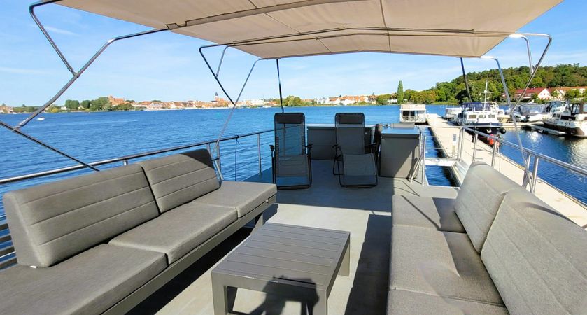 Inter Corpora Demeter 122 | Niki