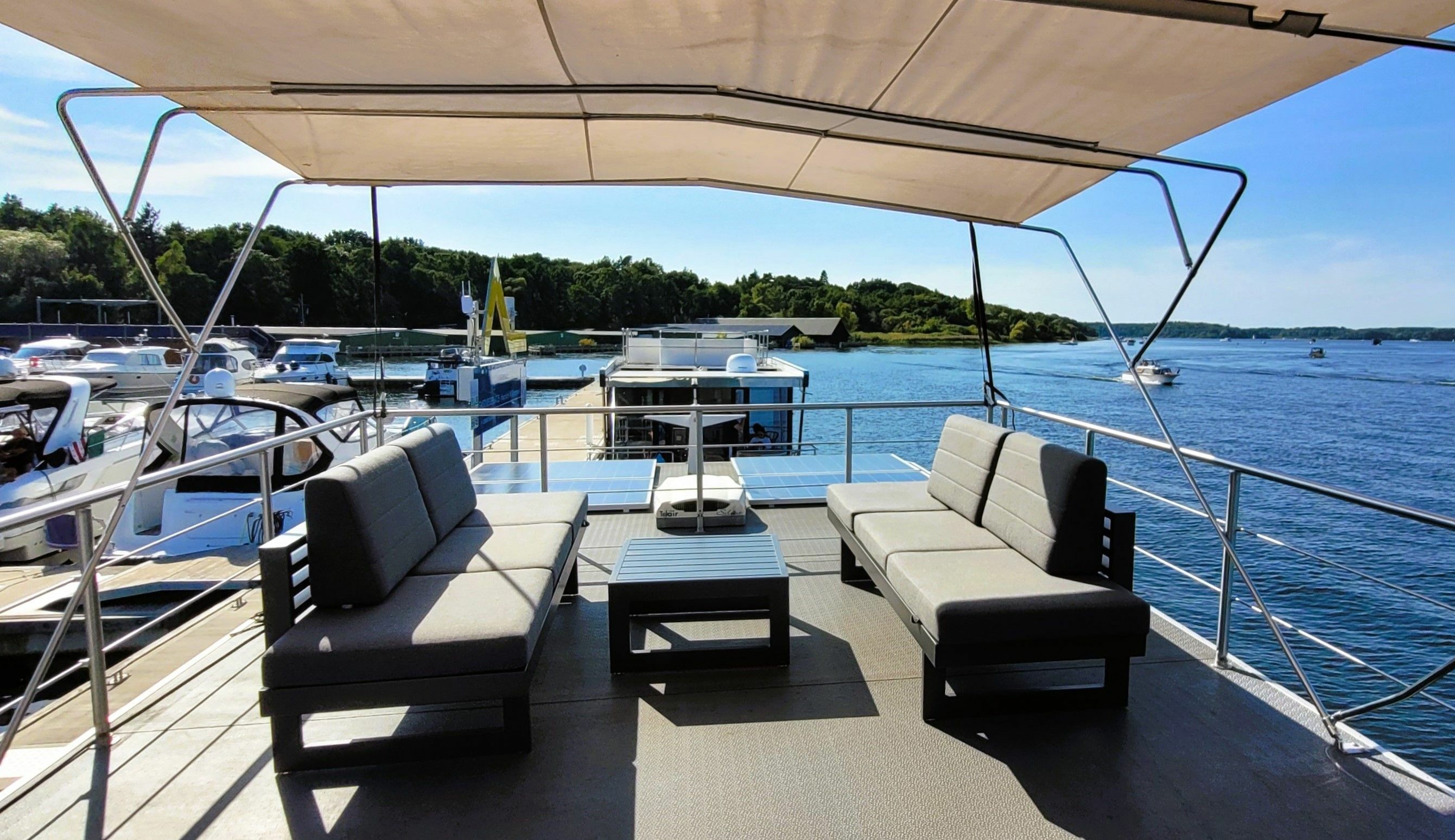 Inter Corpora Demeter 122 | Niki