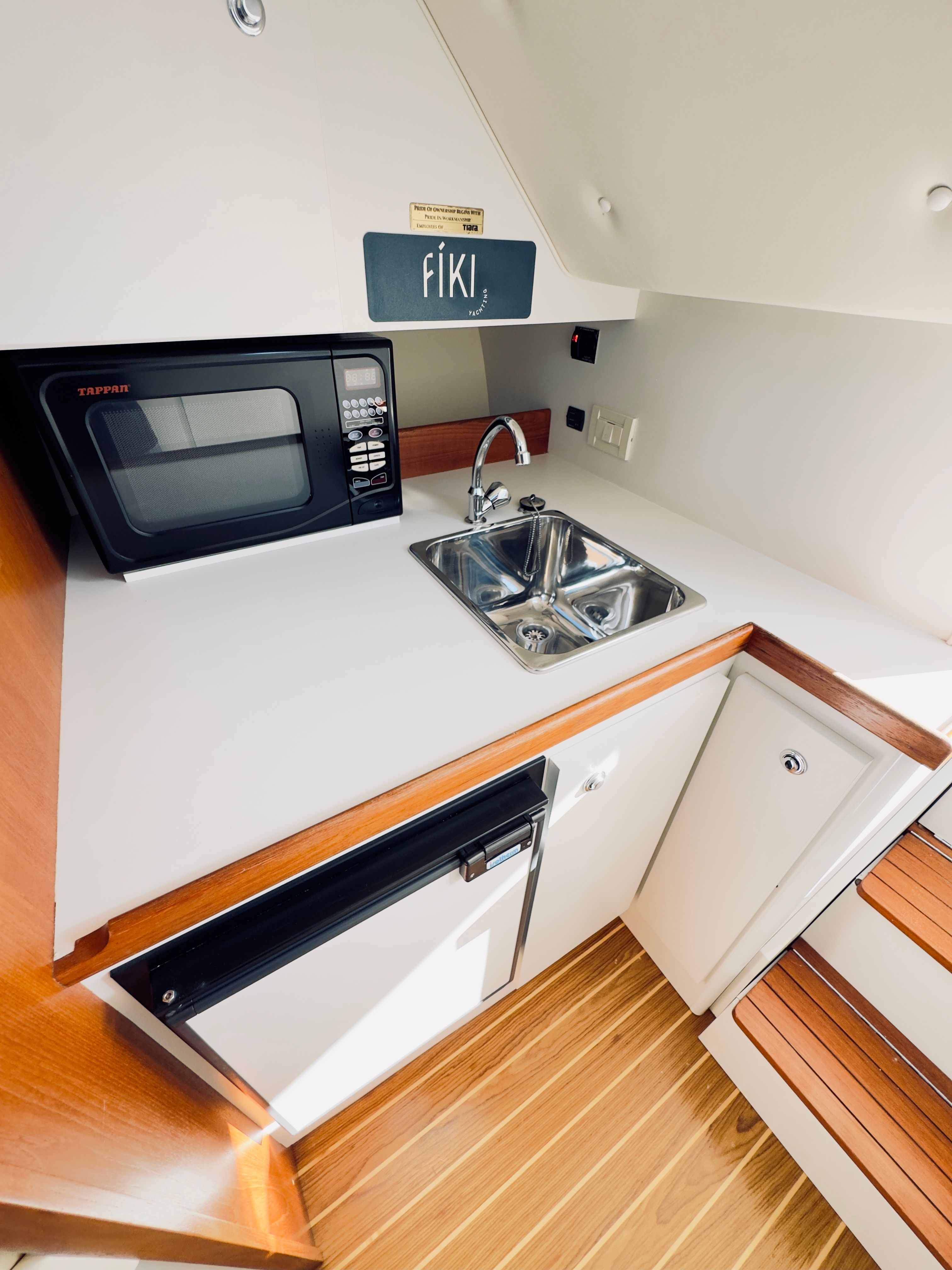 Tiara 2900 Coronet | Fiki