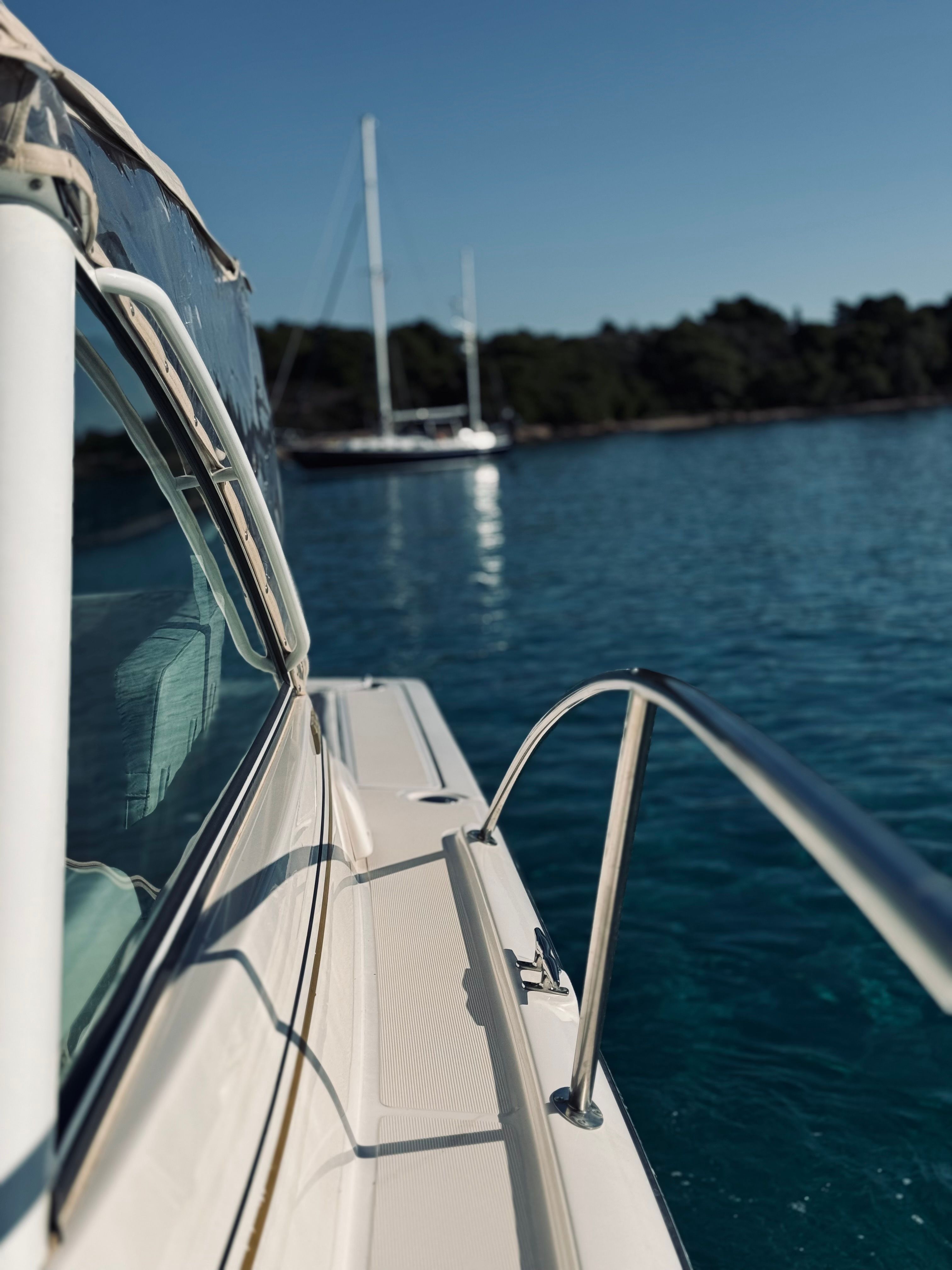 Tiara 2900 Coronet | Fiki