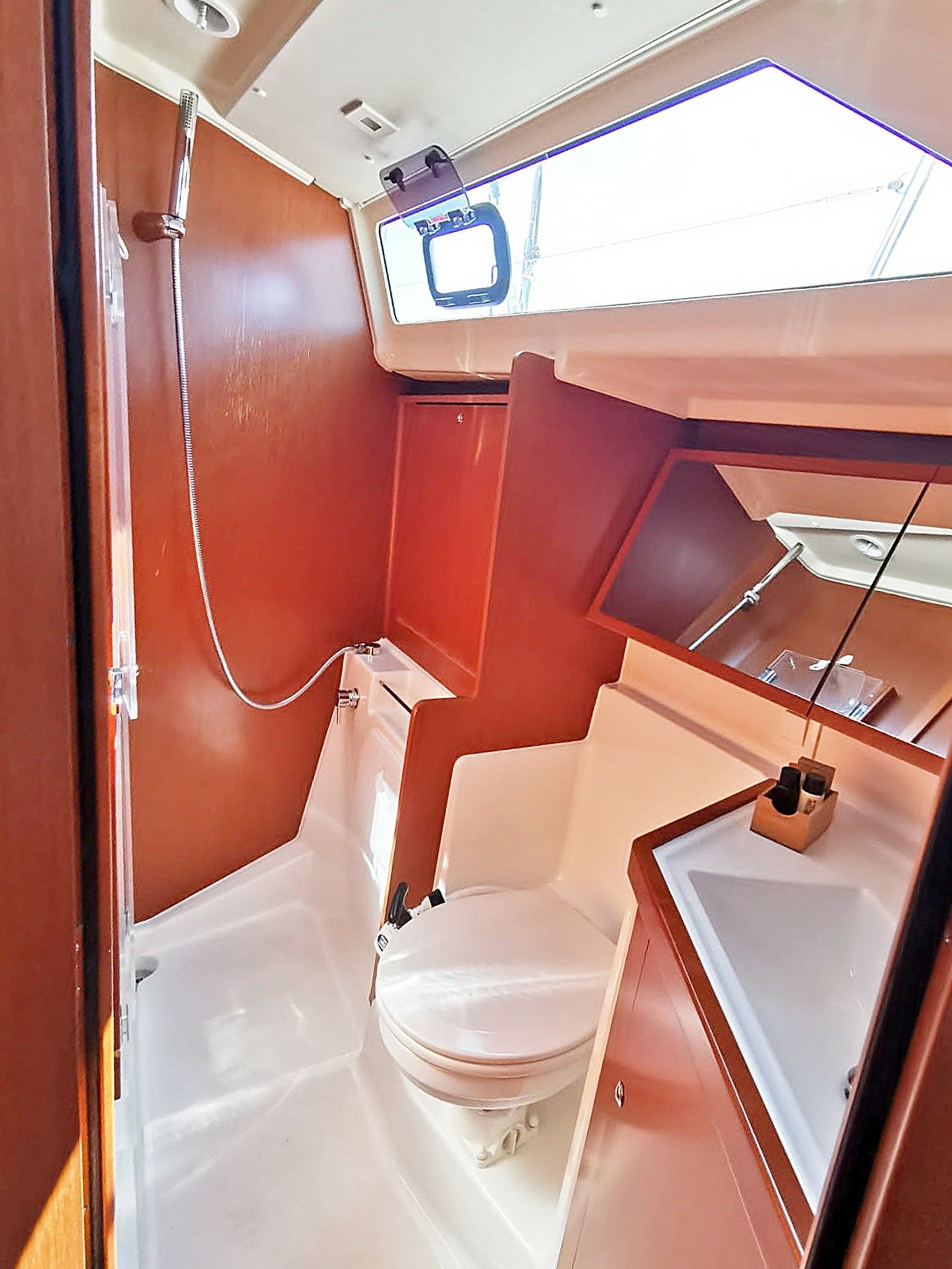 Beneteau Oceanis 41.1 | Office 2