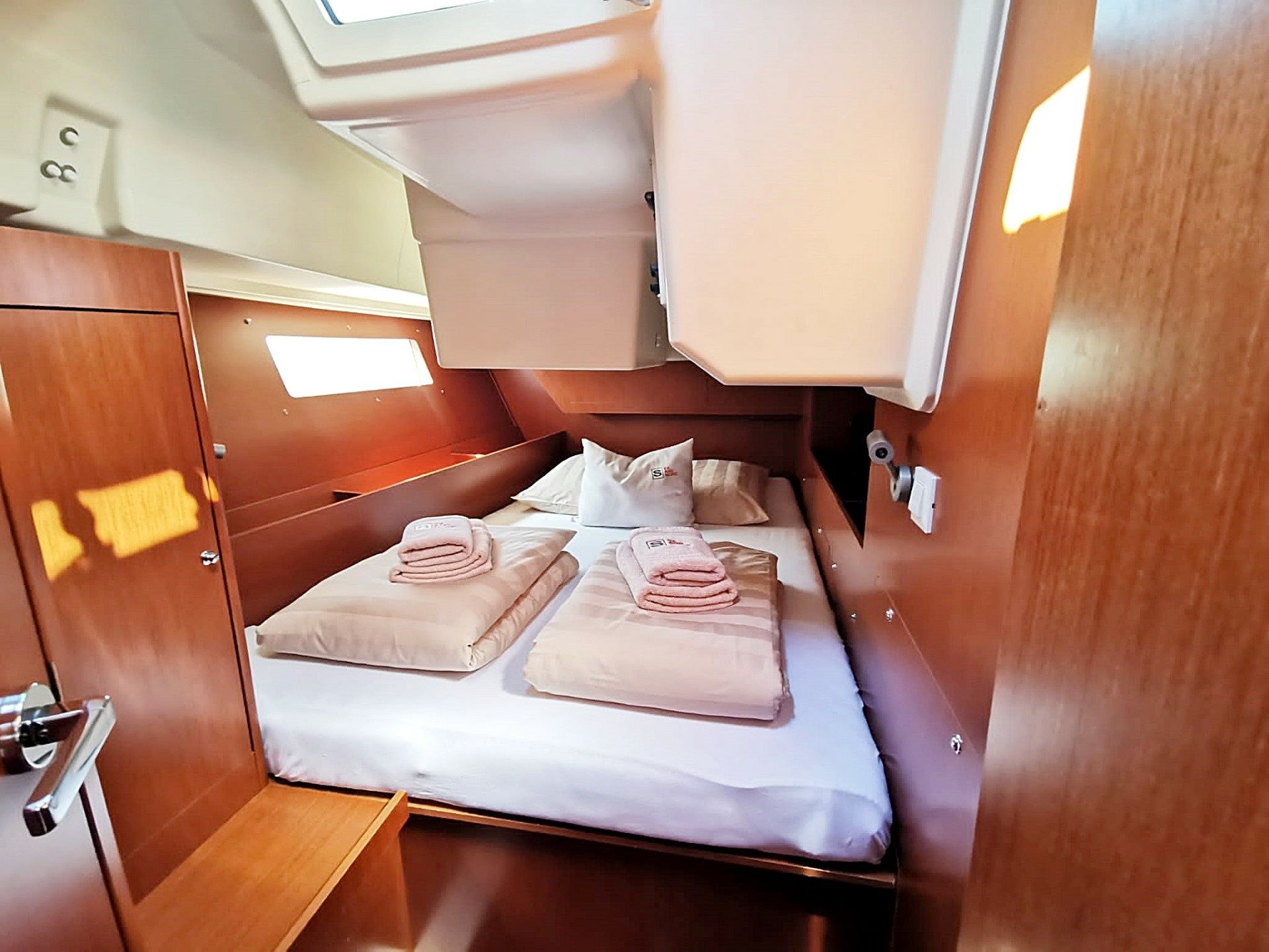 Beneteau Oceanis 41.1 | Office 2