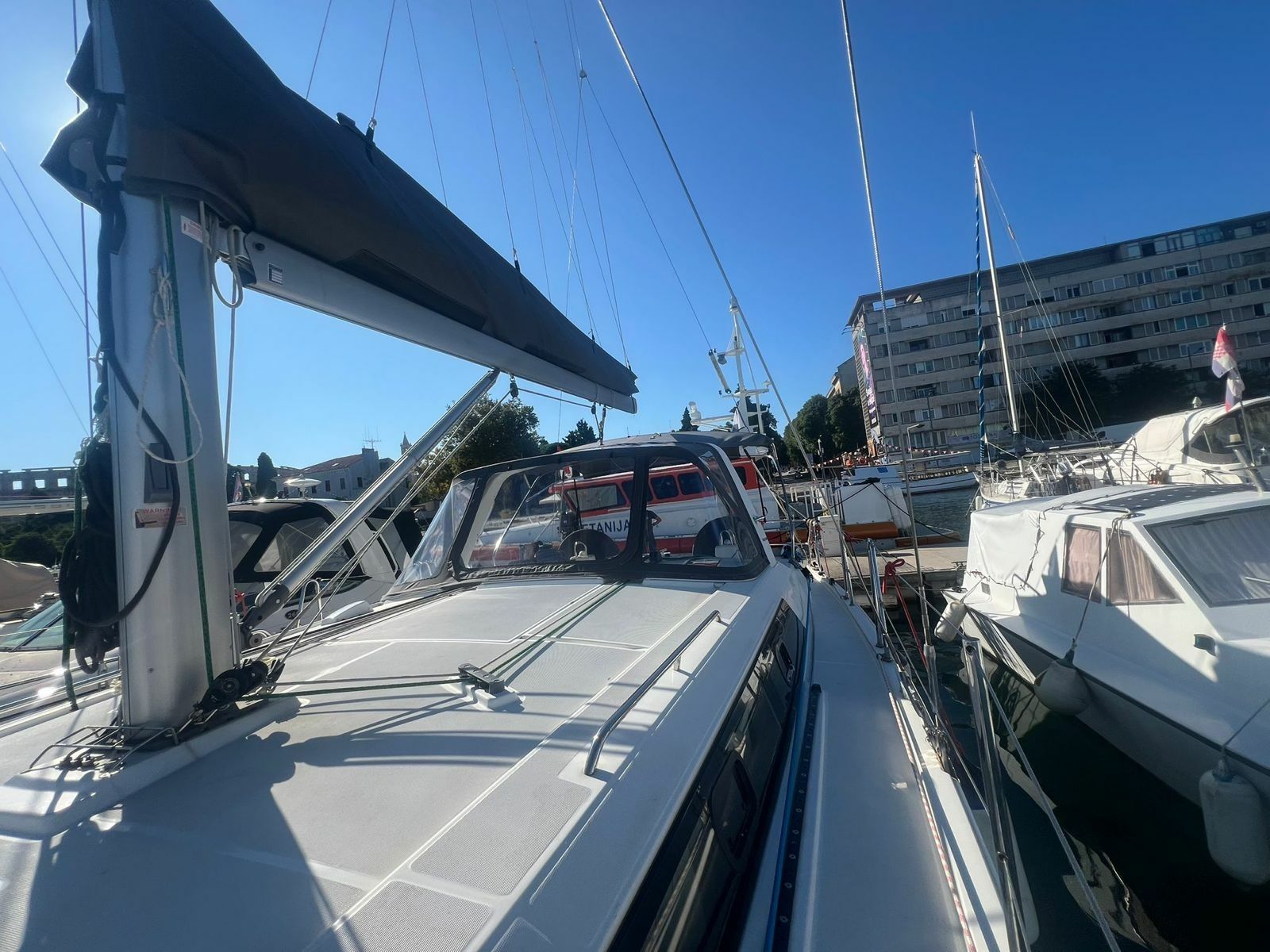 Beneteau Oceanis 41.1 | Office 2