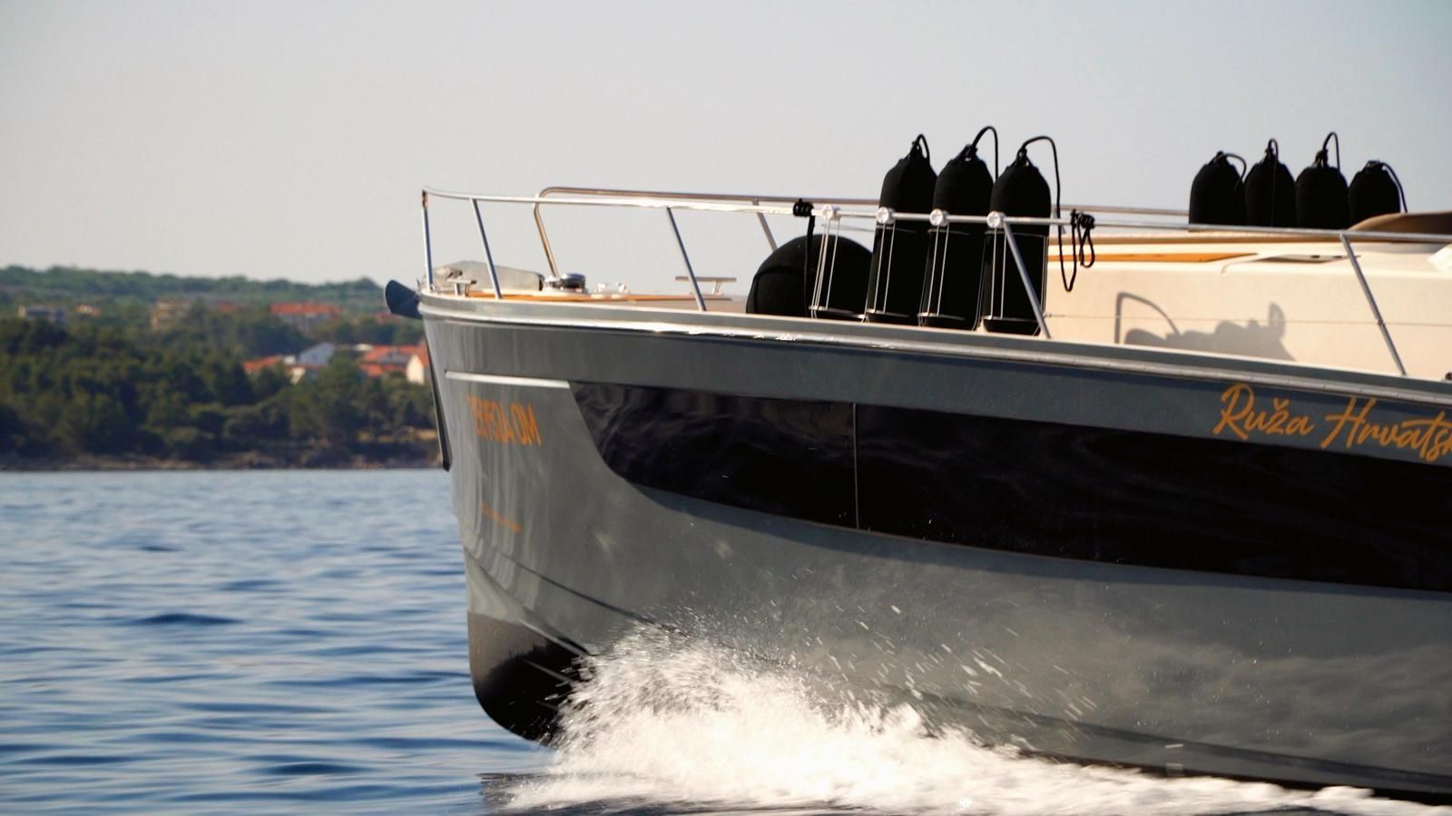 Delphia Escape 1100S | Ruza Hrvatske