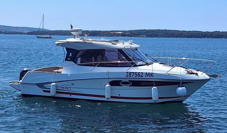 Beneteau Antares 8.80 | 14