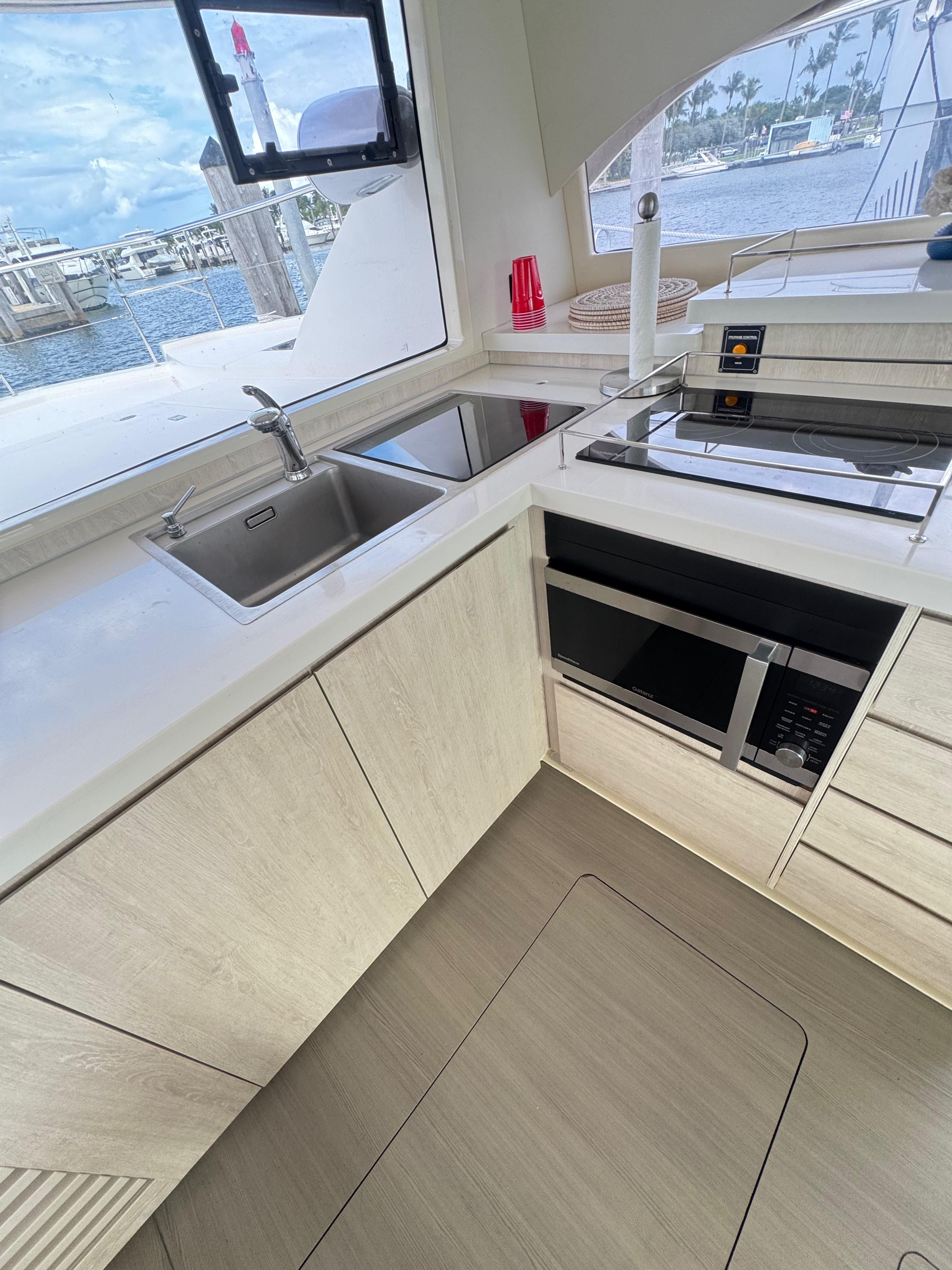 Leopard 43 PC | Great White