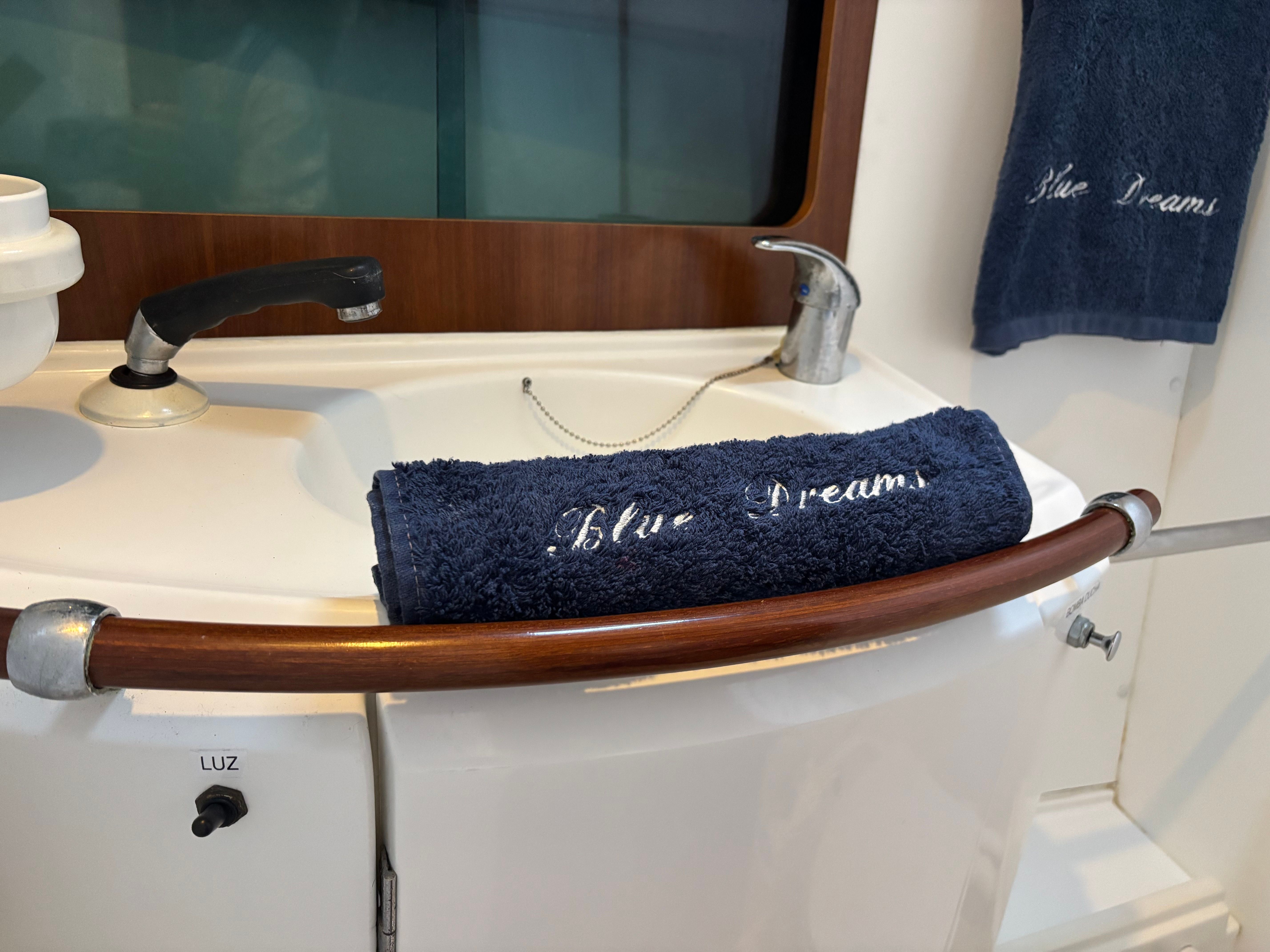 Beneteau Oceanis 38.1 | Blue Dreams