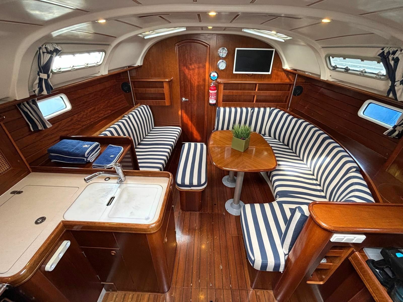 Beneteau Oceanis 38.1 | Blue Dreams