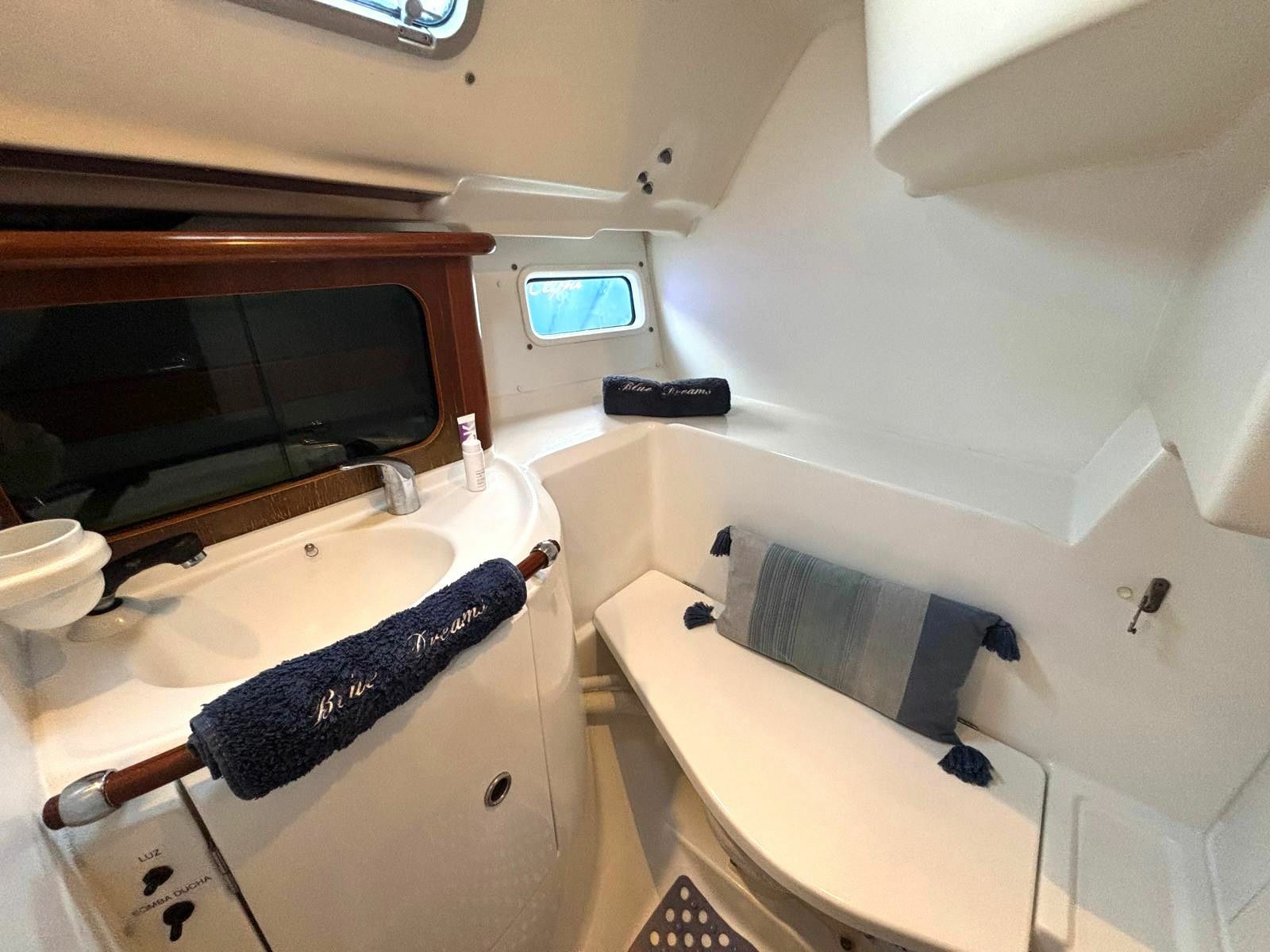 Beneteau Oceanis 38.1 | Blue Dreams