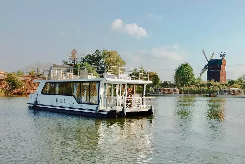 Houseboat Luxboot | Three