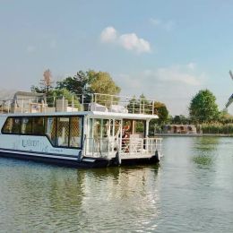 Houseboat Luxboot | Three