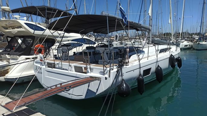 Oceanis 52