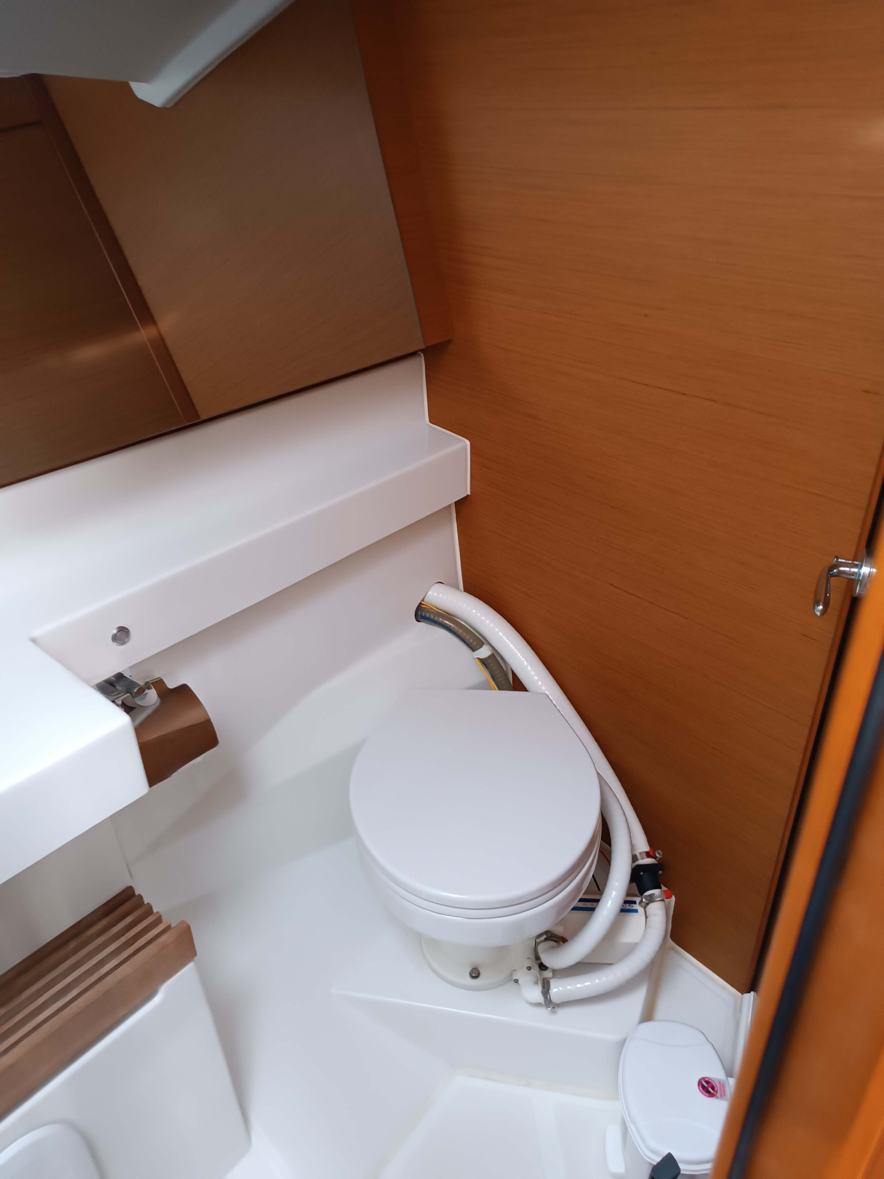 Jeanneau Sun Odyssey 440 | Funky One