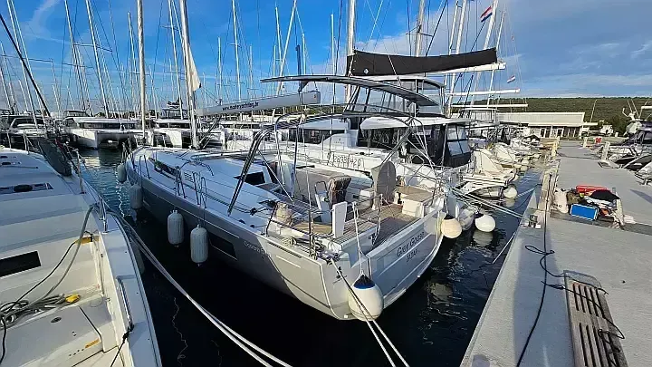 Beneteau Oceanis 51.1 | Grey Goose