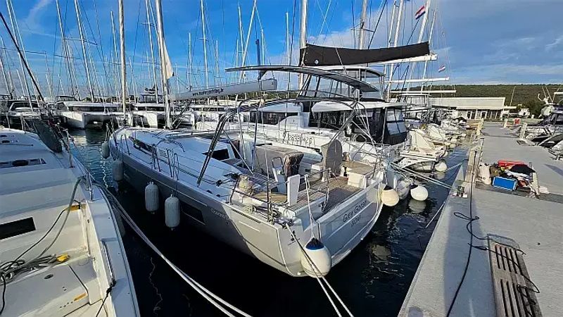 Beneteau Oceanis 51.1 | Grey Goose
