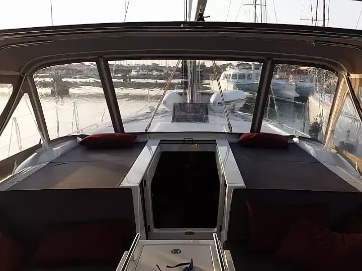 Beneteau Oceanis 51.1 | Grey Goose
