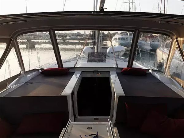 Beneteau Oceanis 51.1 | Grey Goose