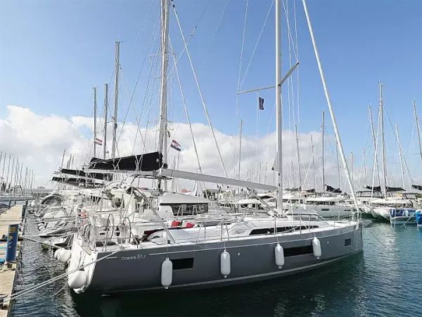 Beneteau Oceanis 51.1 | Grey Goose
