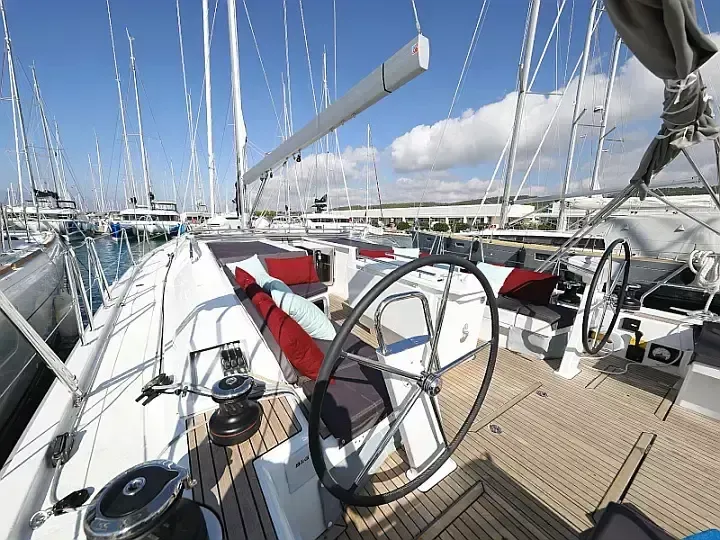 Beneteau Oceanis 51.1 | Grey Goose
