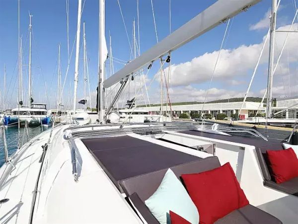 Beneteau Oceanis 51.1 | Grey Goose