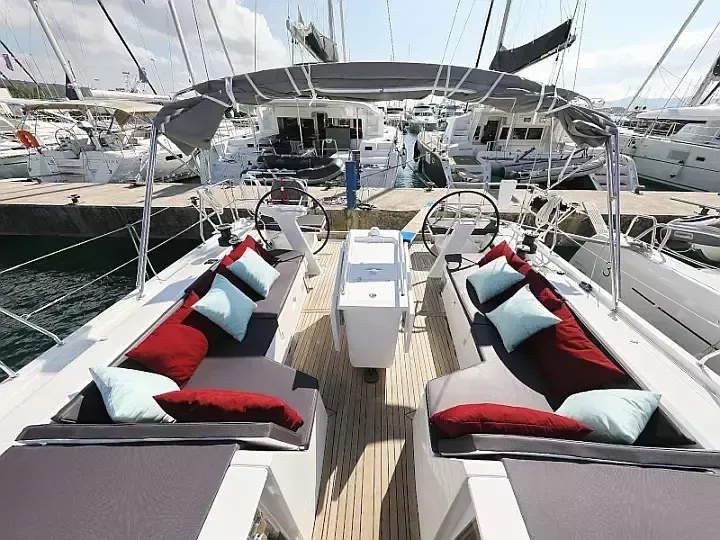 Beneteau Oceanis 51.1 | Grey Goose