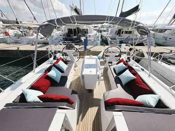 Beneteau Oceanis 51.1 | Grey Goose