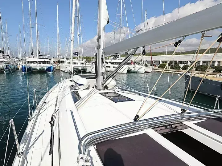 Beneteau Oceanis 51.1 | Grey Goose
