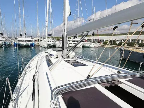 Beneteau Oceanis 51.1 | Grey Goose