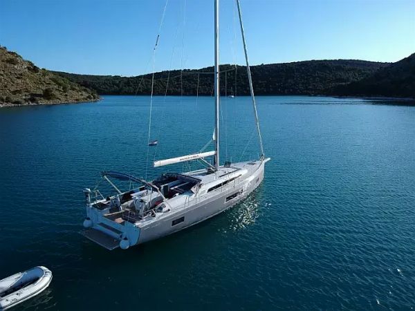 Beneteau Oceanis 51.1 | Grey Goose