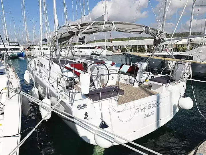 Beneteau Oceanis 51.1 | Grey Goose