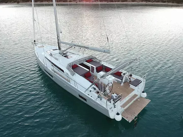 Beneteau Oceanis 51.1 | Grey Goose