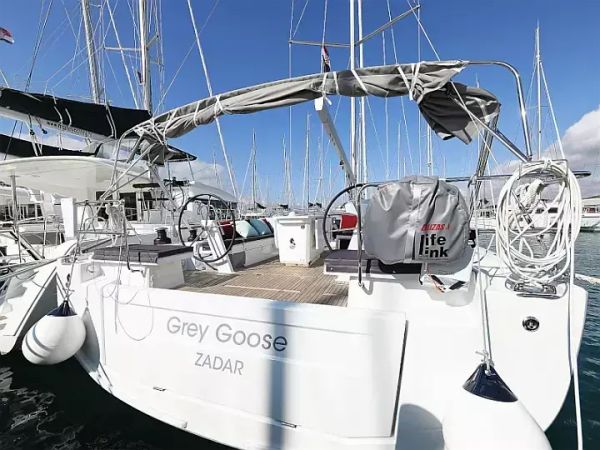 Beneteau Oceanis 51.1 | Grey Goose