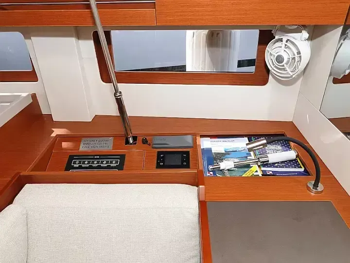 Beneteau Oceanis 51.1 | Grey Goose