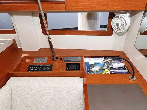Beneteau Oceanis 51.1 | Grey Goose