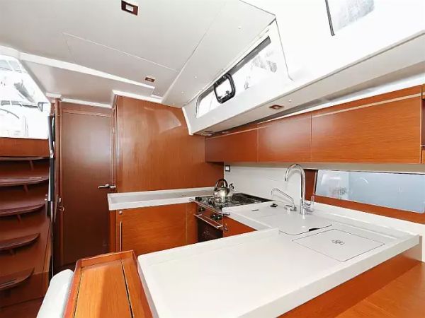 Beneteau Oceanis 51.1 | Grey Goose
