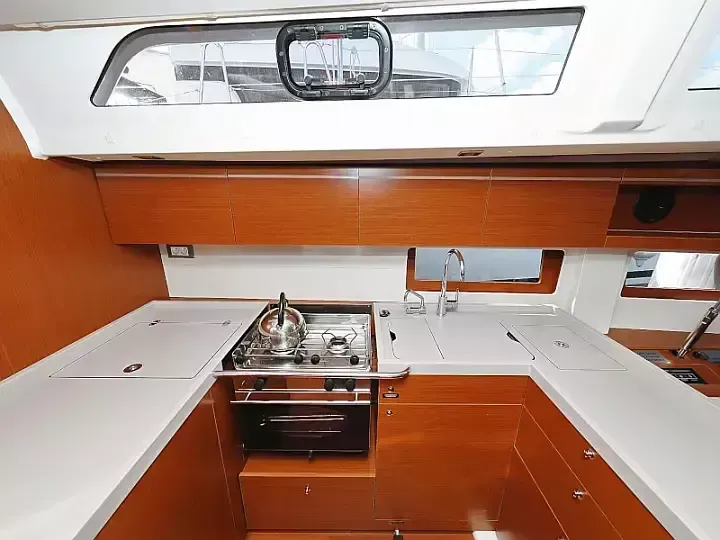 Beneteau Oceanis 51.1 | Grey Goose