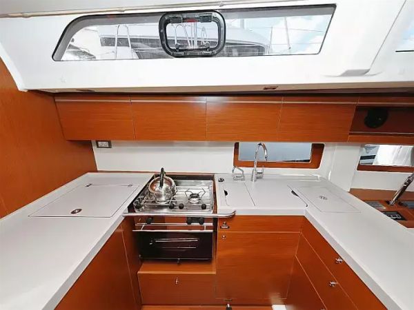Beneteau Oceanis 51.1 | Grey Goose