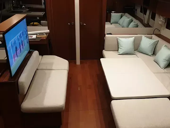 Beneteau Oceanis 51.1 | Grey Goose