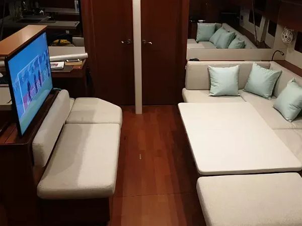 Beneteau Oceanis 51.1 | Grey Goose