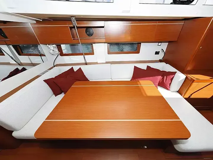 Beneteau Oceanis 51.1 | Grey Goose