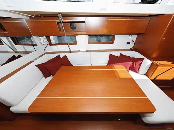 Beneteau Oceanis 51.1 | Grey Goose