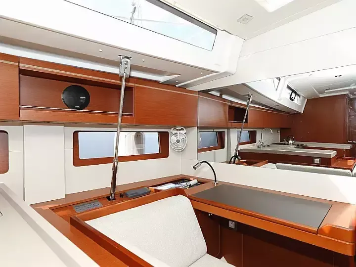 Beneteau Oceanis 51.1 | Grey Goose