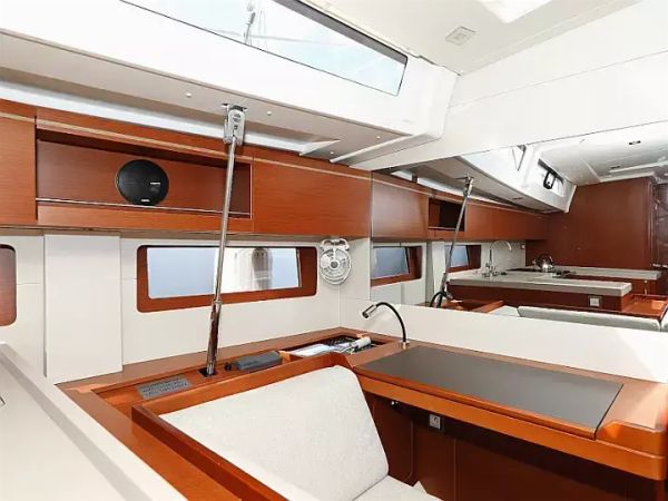 Beneteau Oceanis 51.1 | Grey Goose