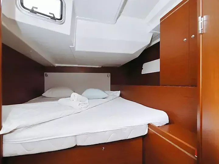 Beneteau Oceanis 51.1 | Grey Goose